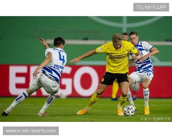 多特雷纳连续脚后跟相互配合完成小范围破门：足球技艺的巅峰展现